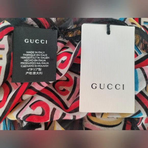 (NWT) Authentic Gucci Magnetismo scarf 55×55 inch in a modal/silk blend